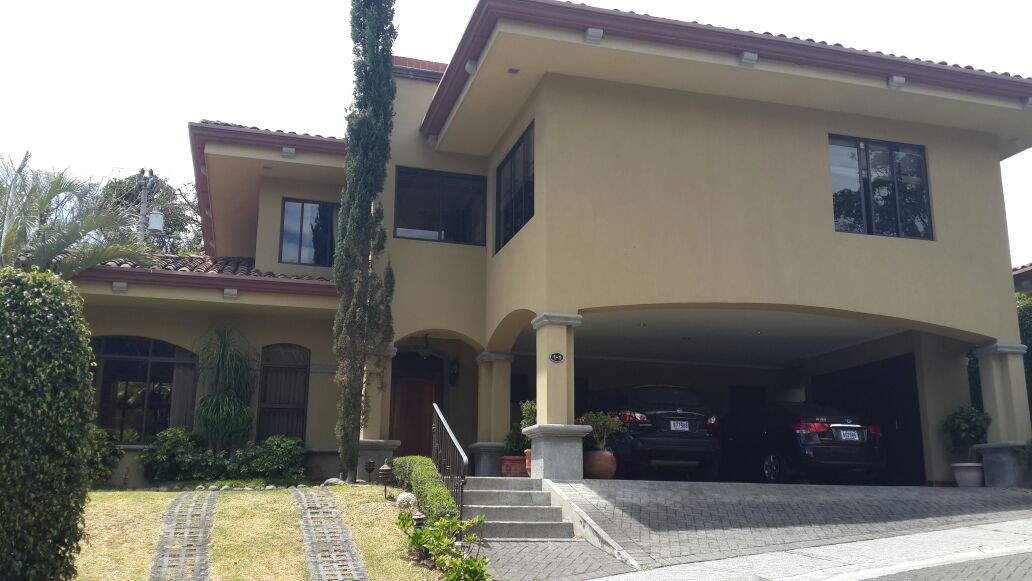 Preciosa Casa a la Venta en Tres Ríos (precio OPORTUNIDAD) #1044